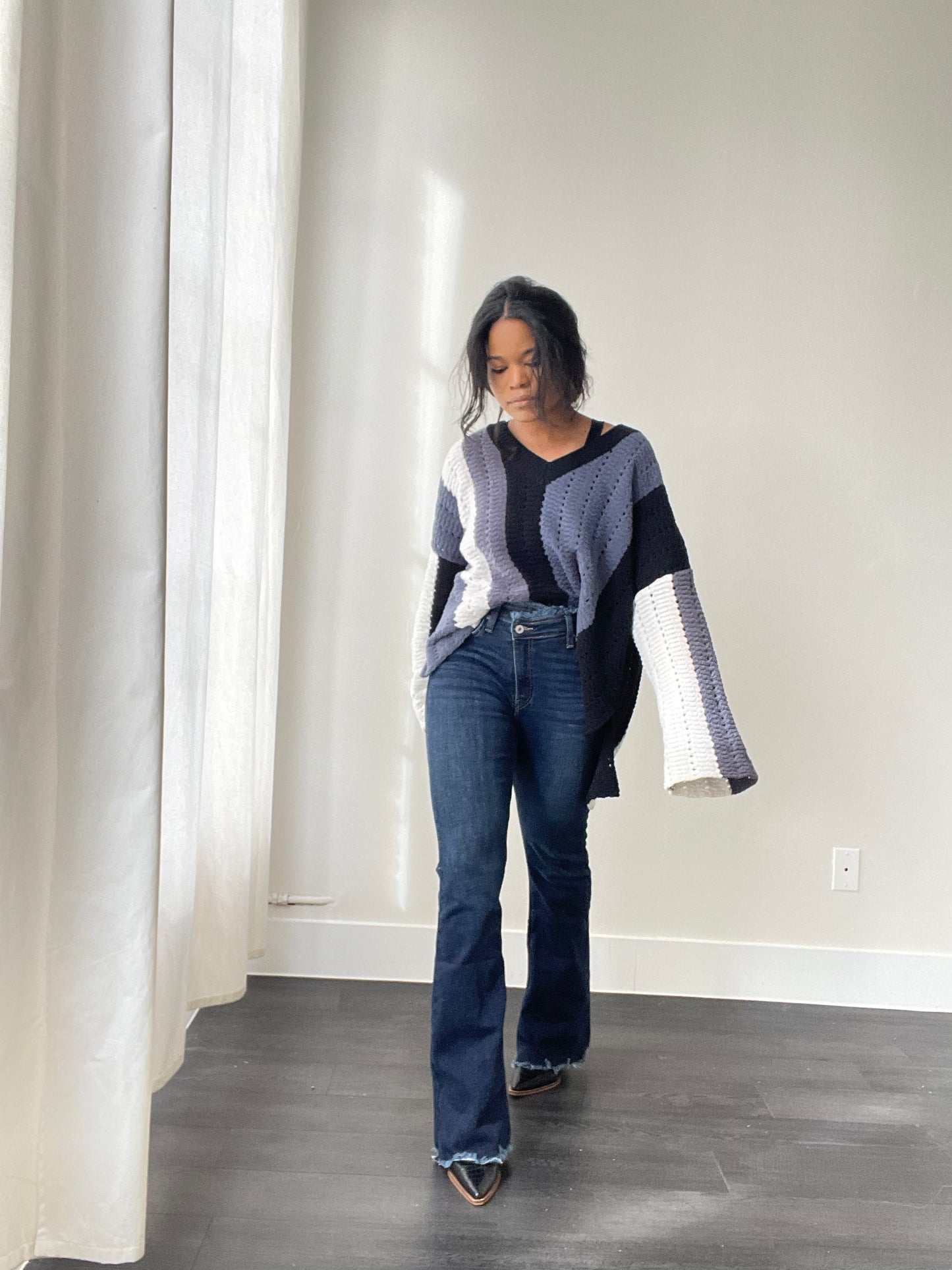 Carly 90s & Flared Jean In Indigo