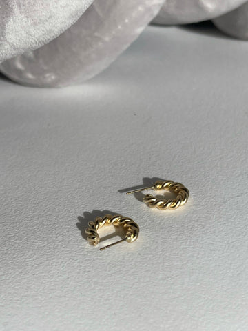 Classic Mini Hug Hoop Twist Earring In Matte Gold