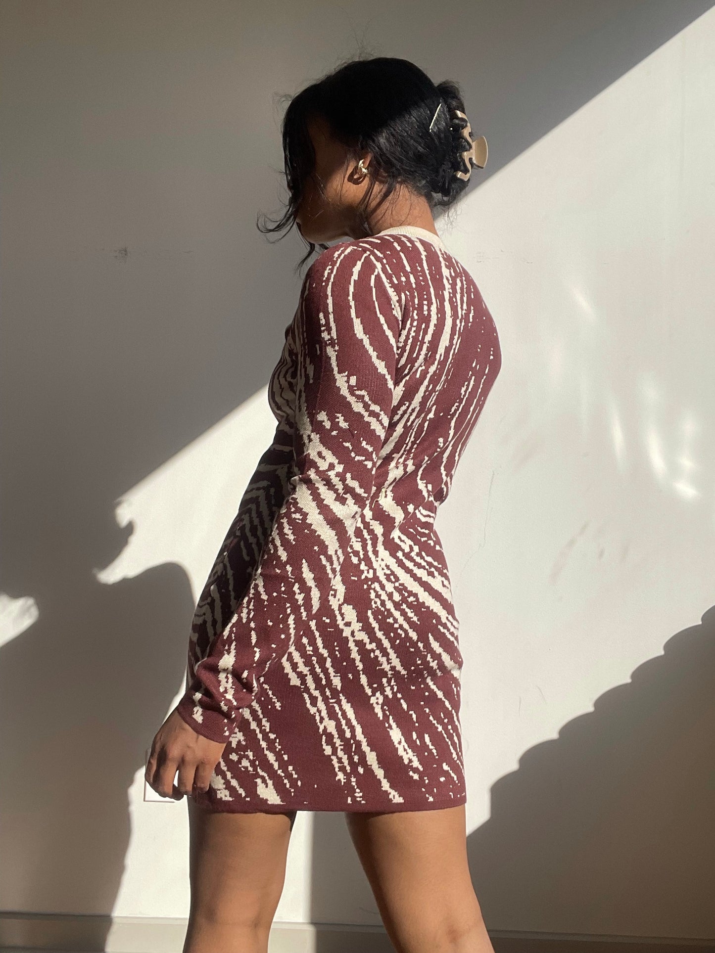 Elsa Long Sleeve Fitted Sweater Dress In Brown