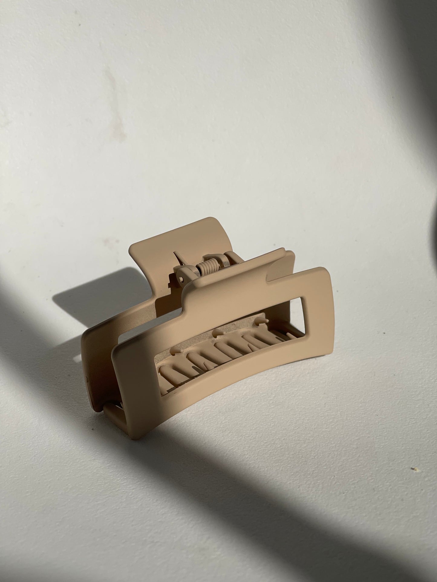 Sonia Modern Hair Claw Clip In Matte Taupe