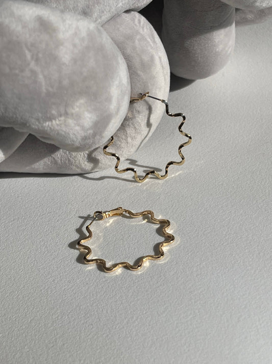 Groovy Hoop Earring In Matte Gold