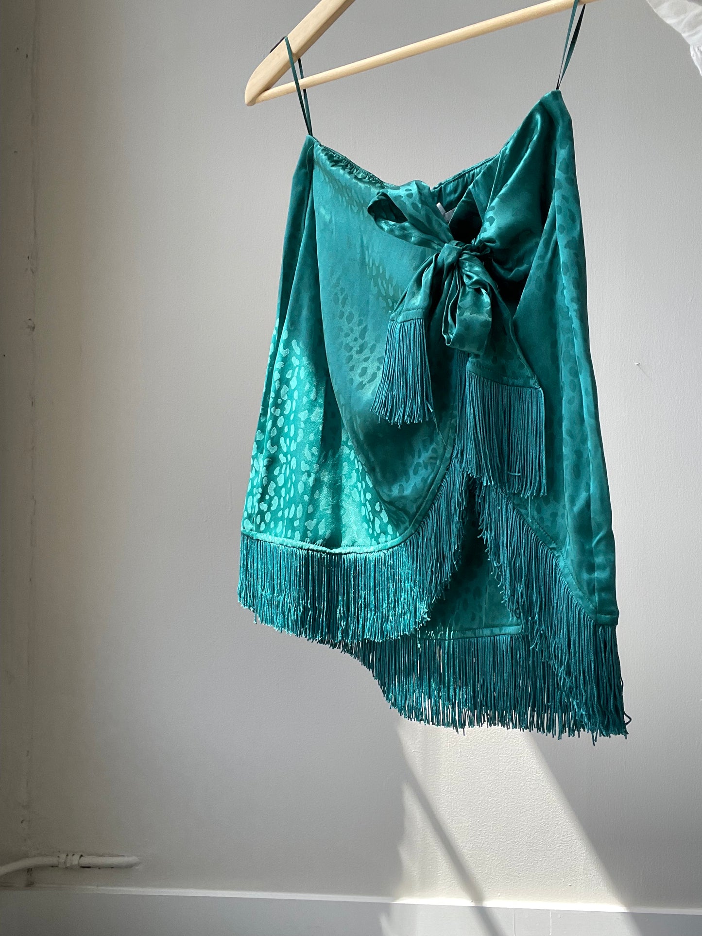 Margaret Front Tie Wrap Fringe Skirt In Kelly Green