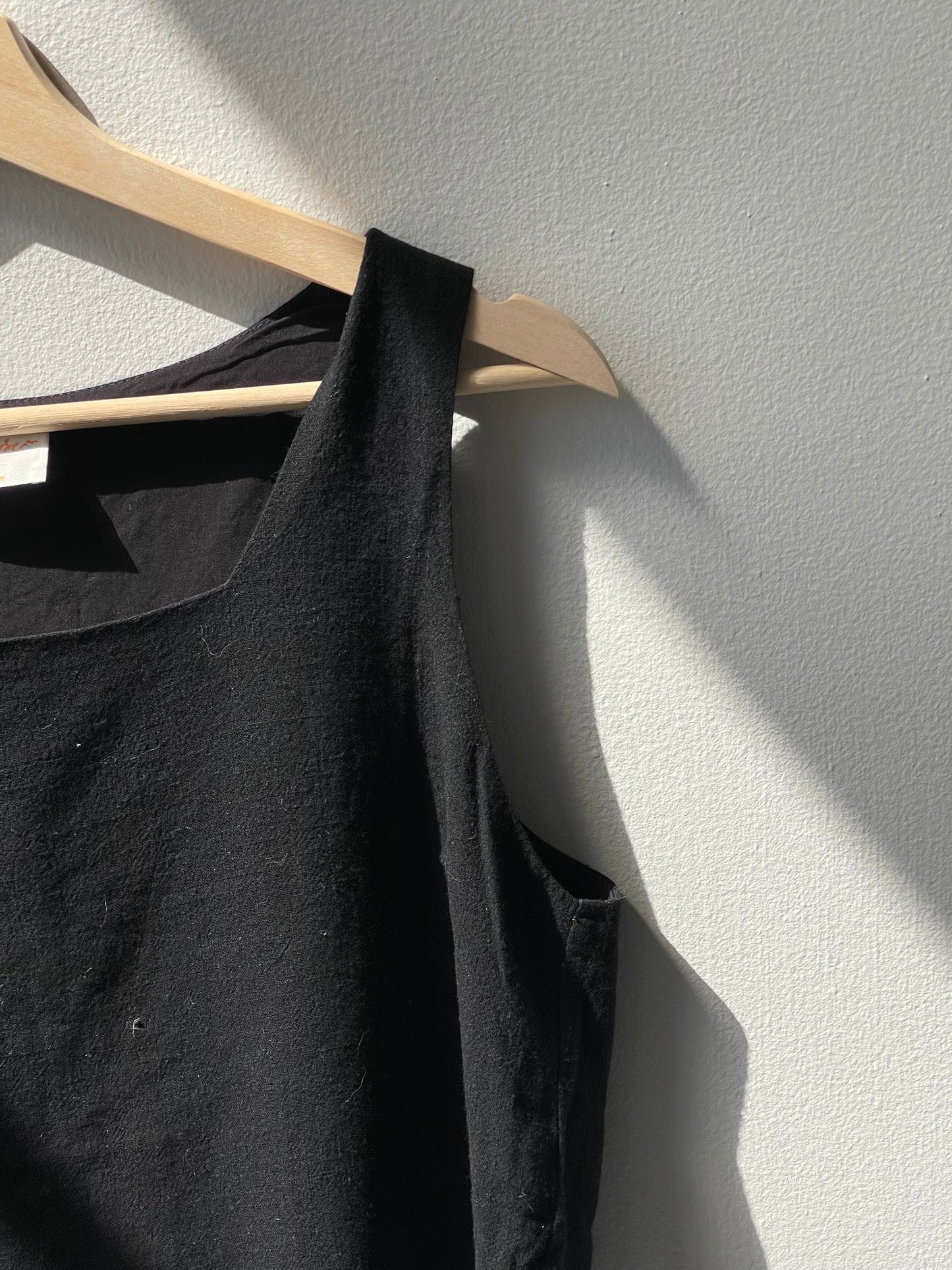 Abbie Cotton & Linen Crop Top In Black