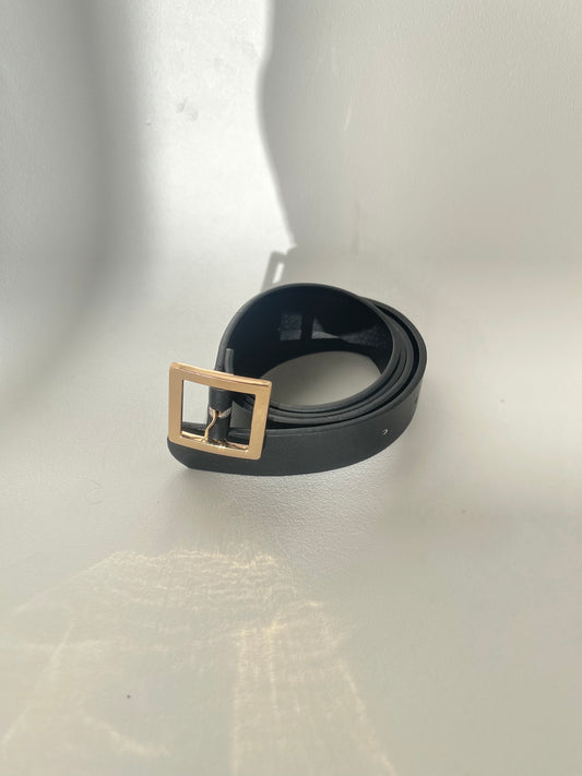 Tina Square Buckle Belt In Black