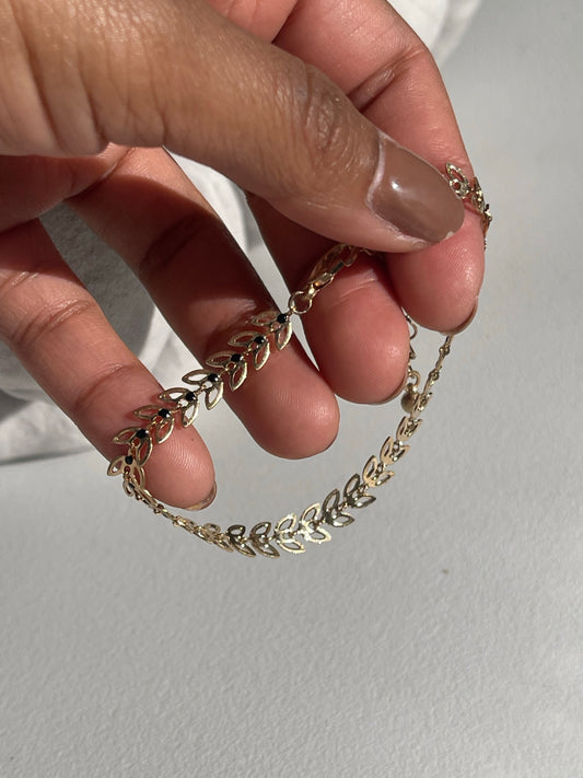 Tori Leaf Link Chain Bracelet In Black