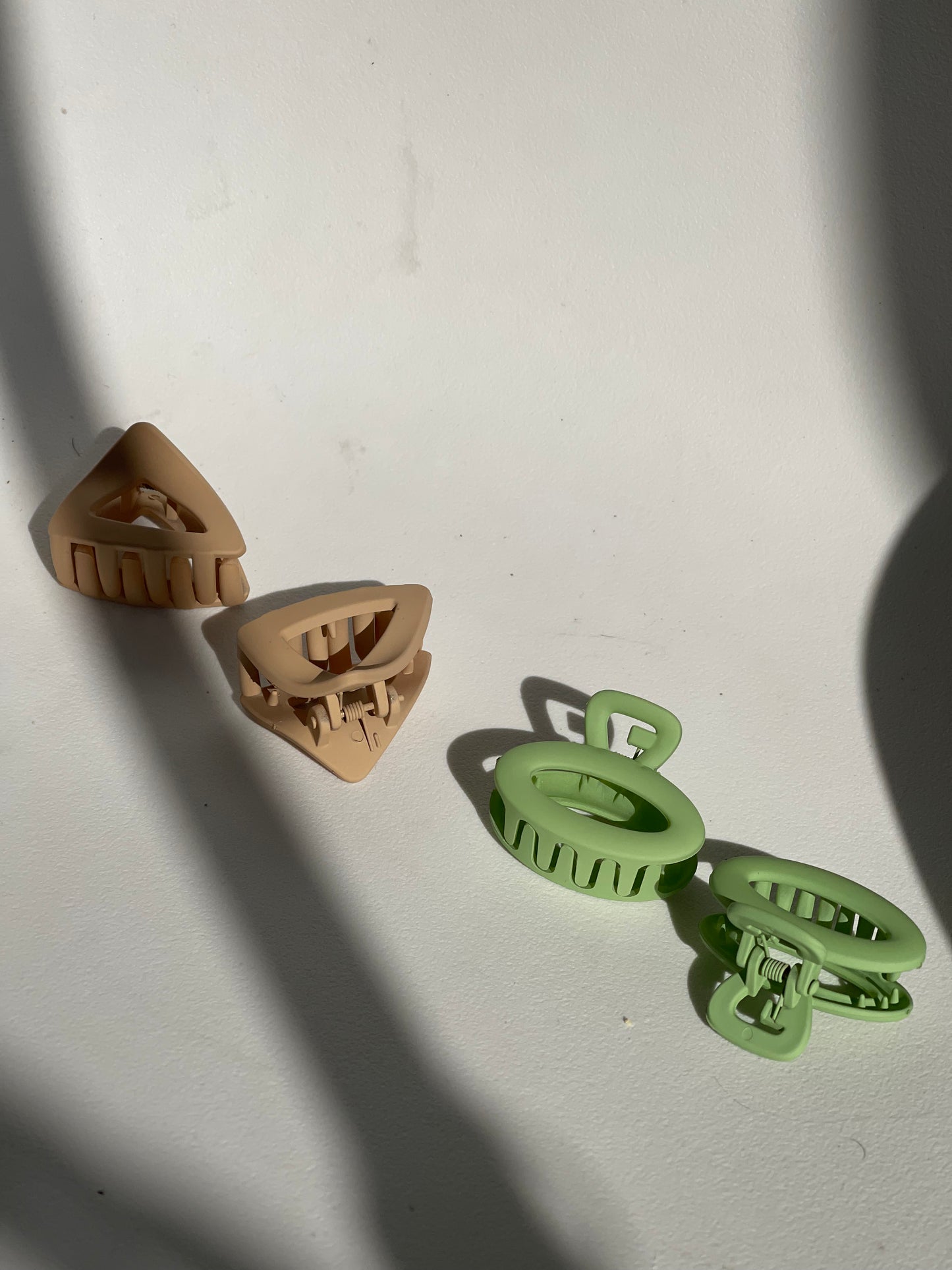 Roxy Geo Hair Claw Clip Set In Taupe & Sage
