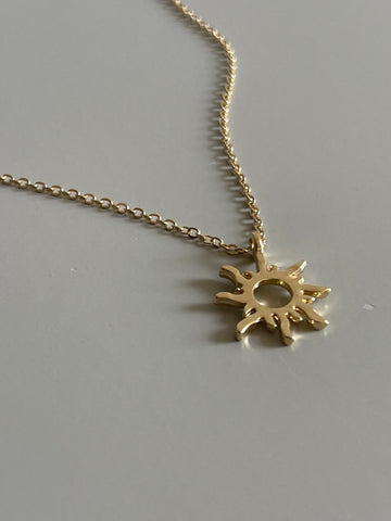 Sun Flame Cram Necklace In Gold
