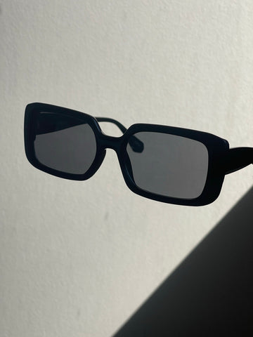 Sabrina Rectangle Sunglasses In Black