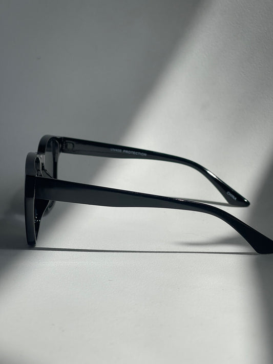 Darcy Classic Square Sunglasses In Black