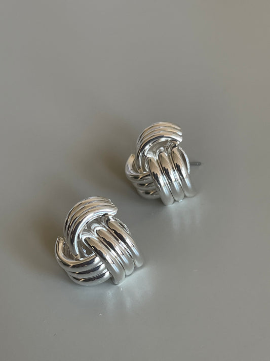Gemi Tri Knot Mid Stud Earring In Silver