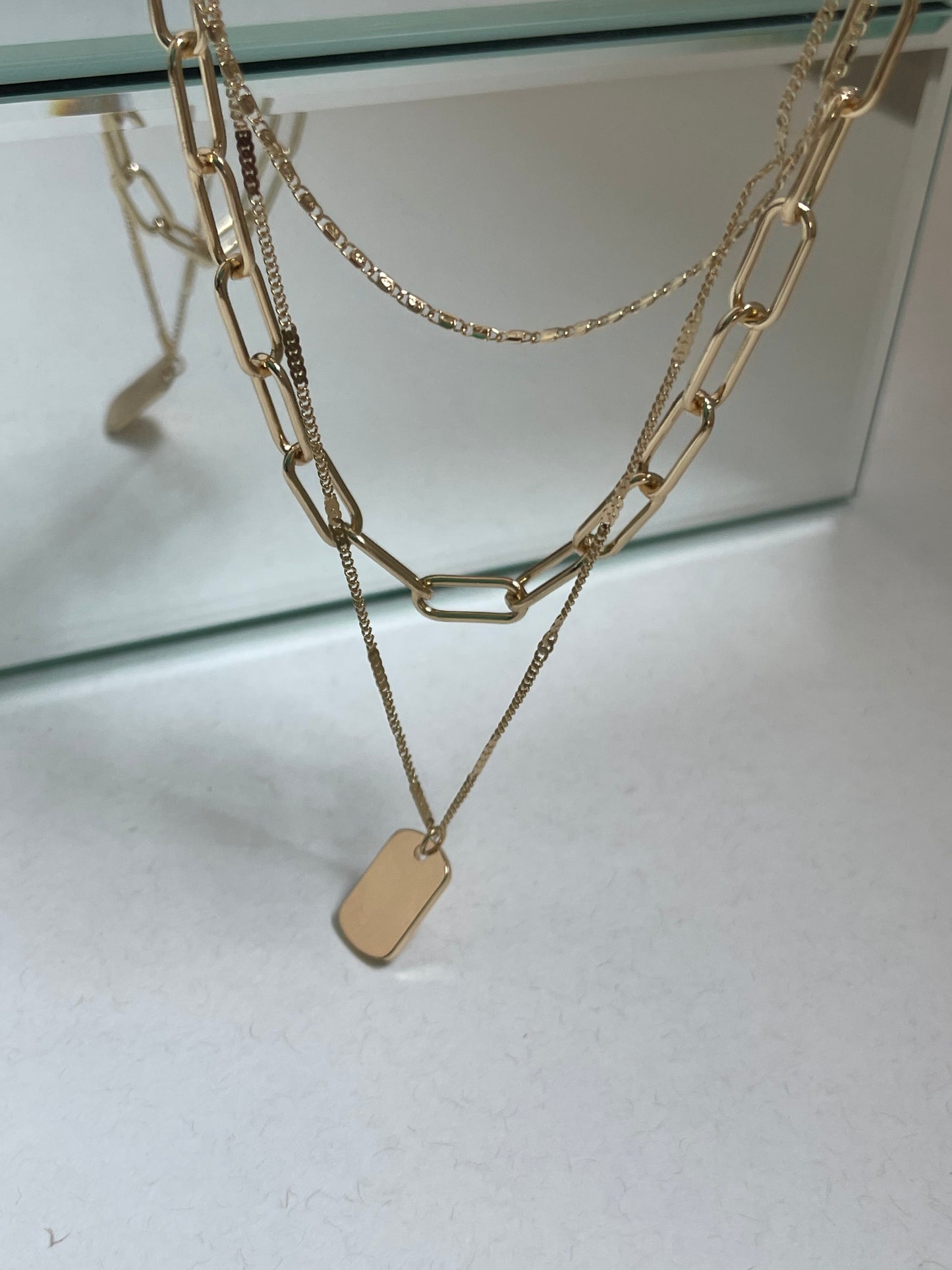 Donna Tri Layered Tag Drop Chain Necklace In Gold