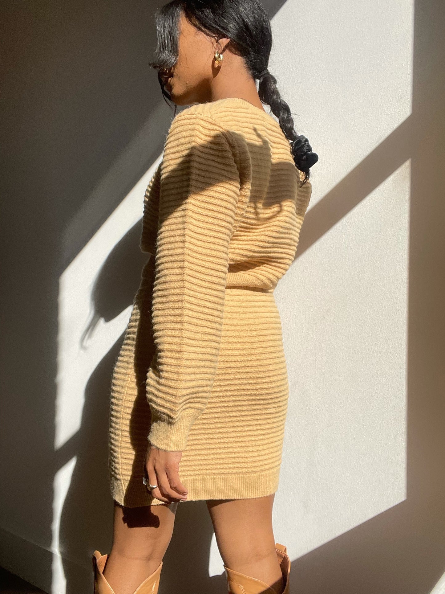 Tallulah Balloon Sleeve Cropped Sweater In Tan