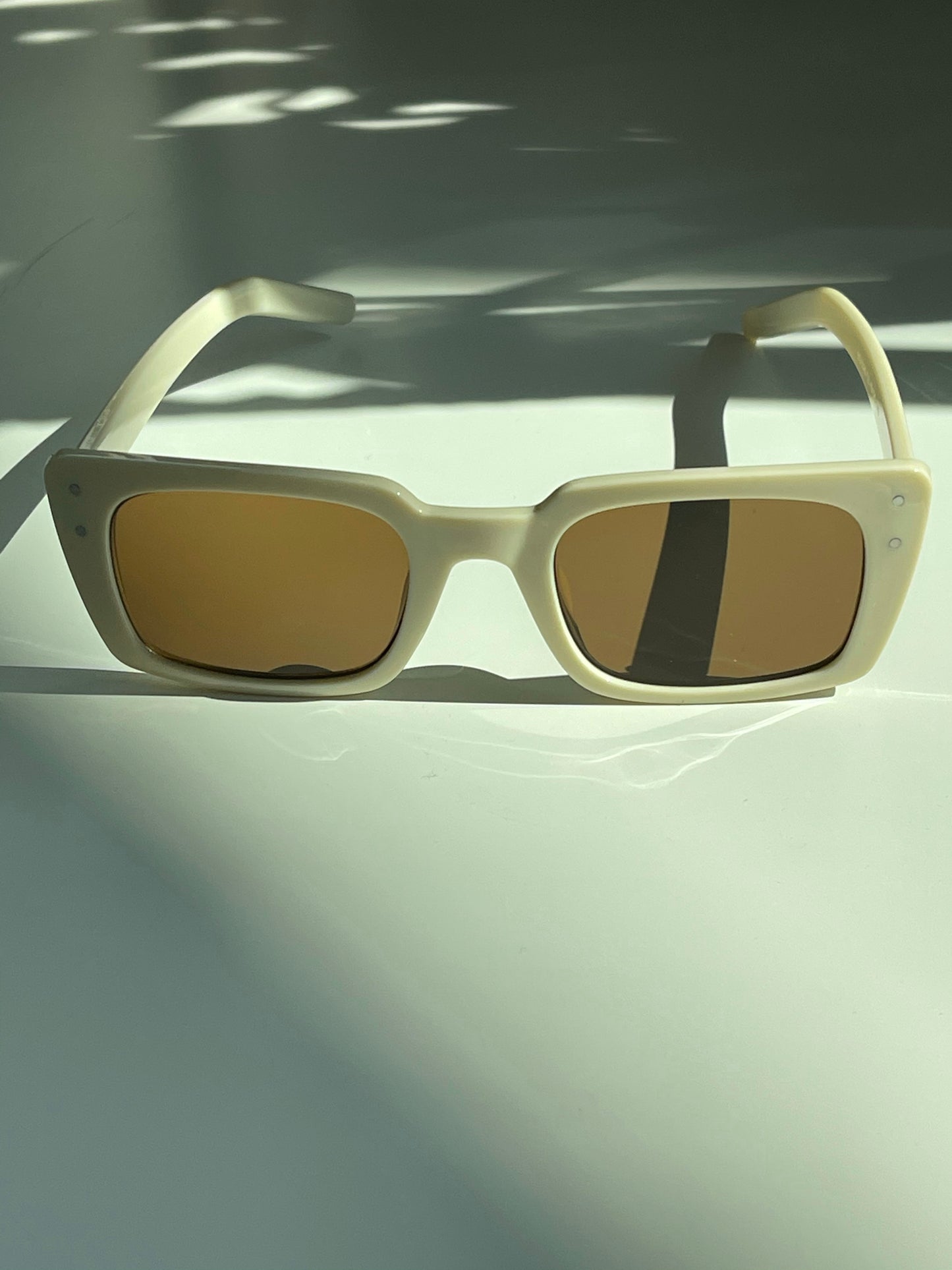 Courtney Shades In Cream