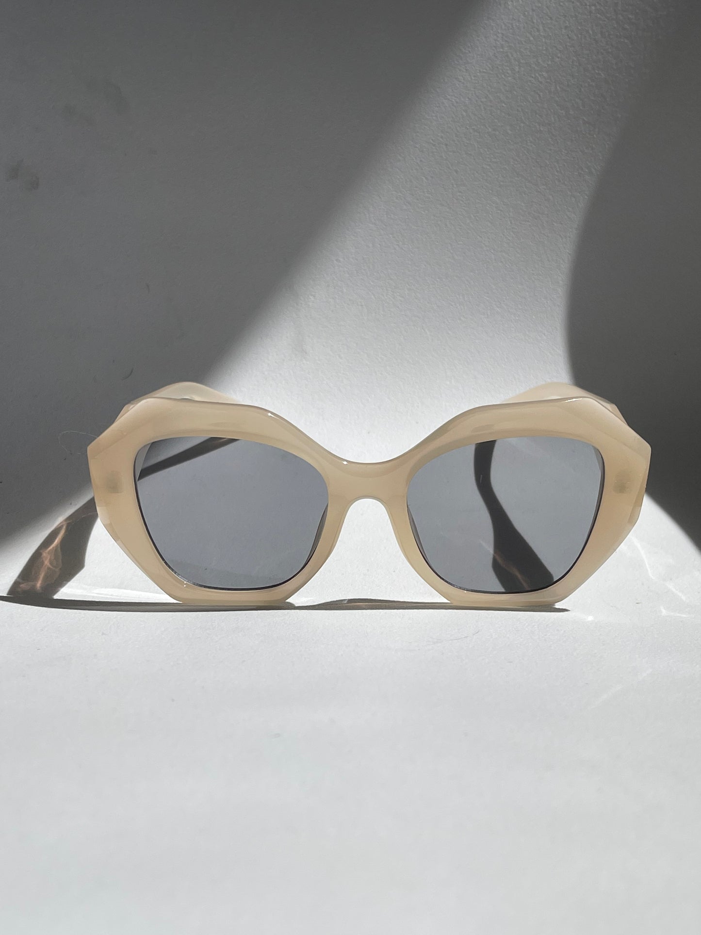 Sora Retro Hexagon Sunglasses In Banana
