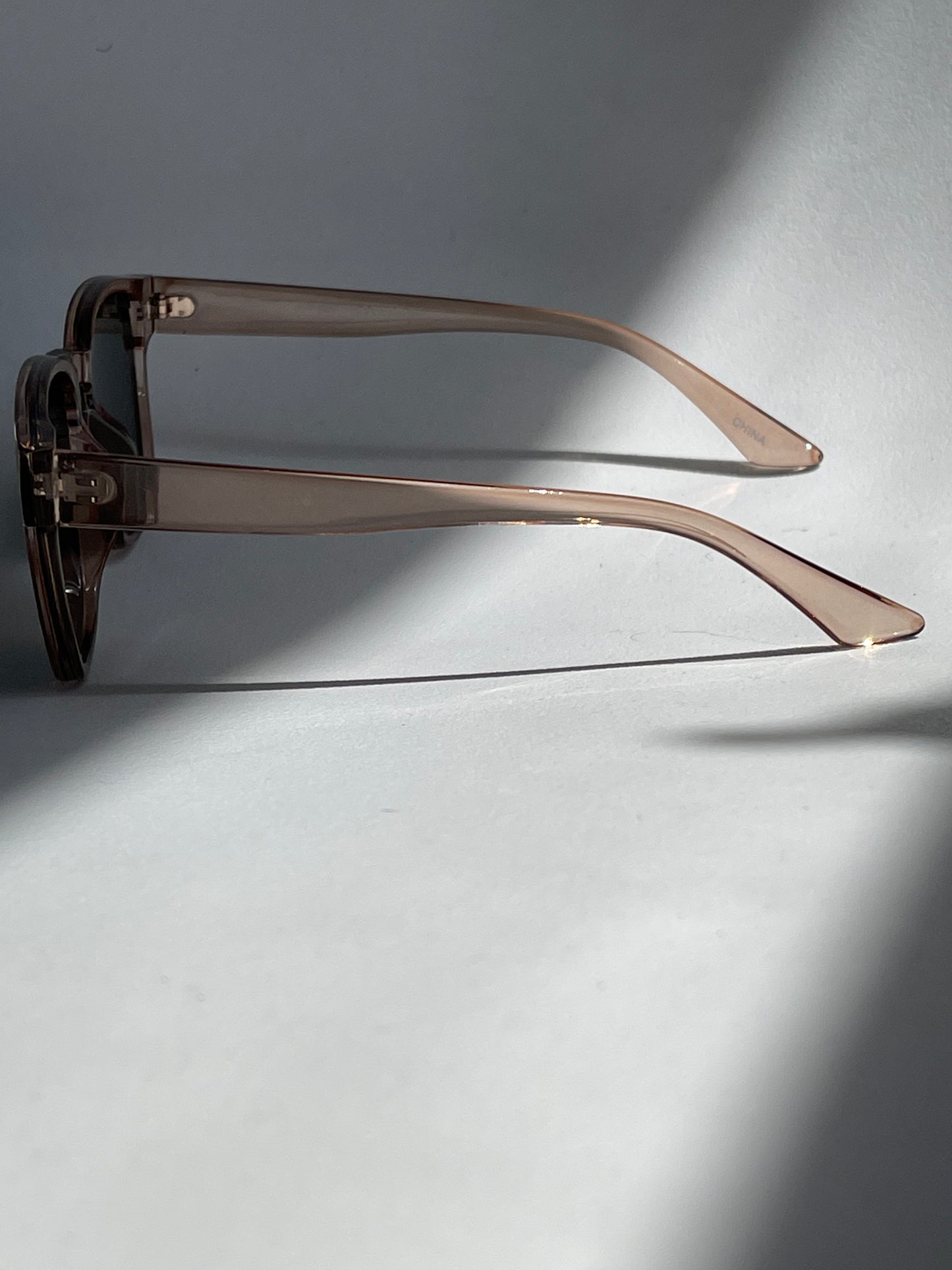 Darcy Classic Square Sunglasses In Taupe