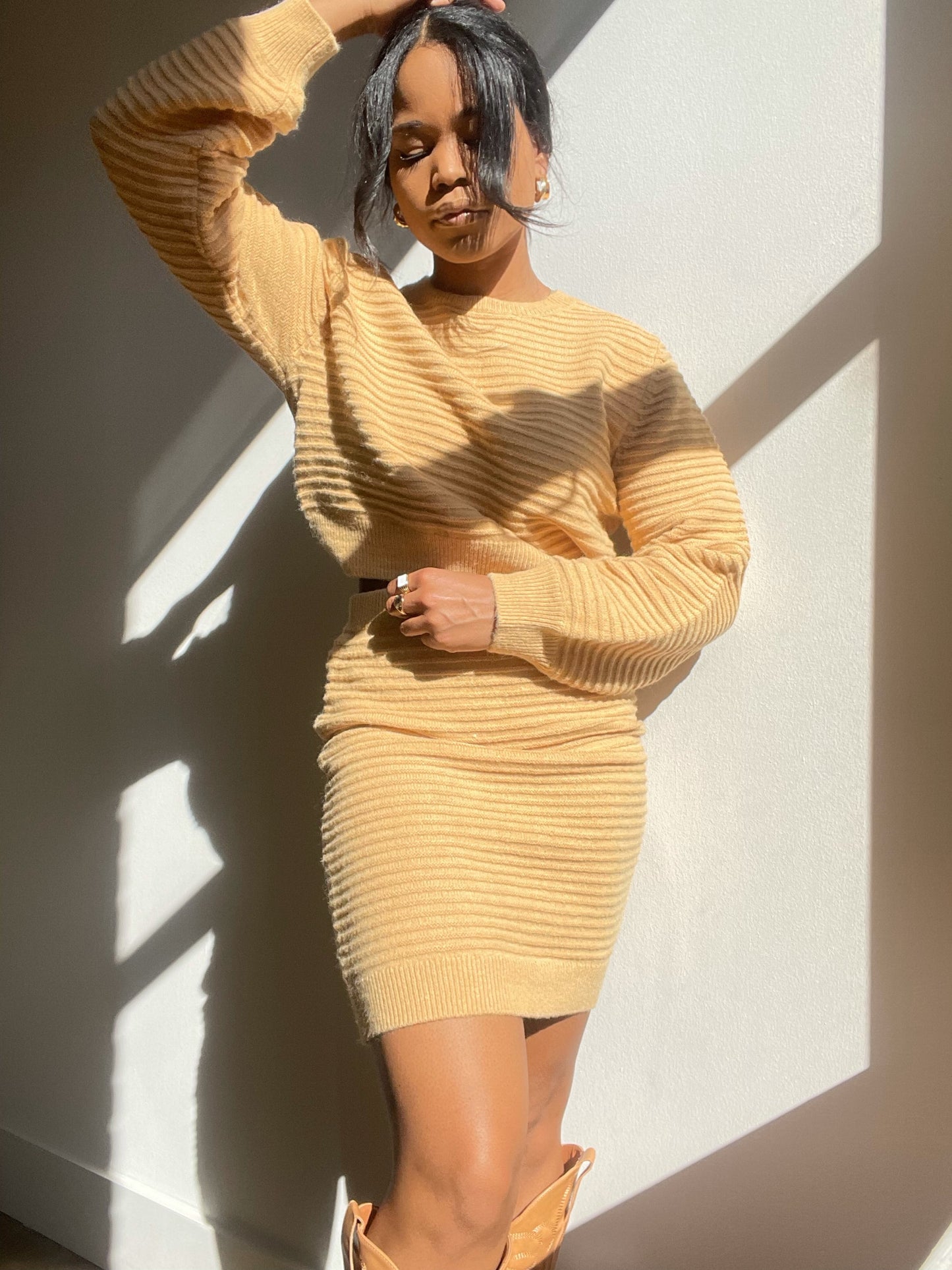 Tallulah Balloon Sleeve Cropped Sweater In Tan
