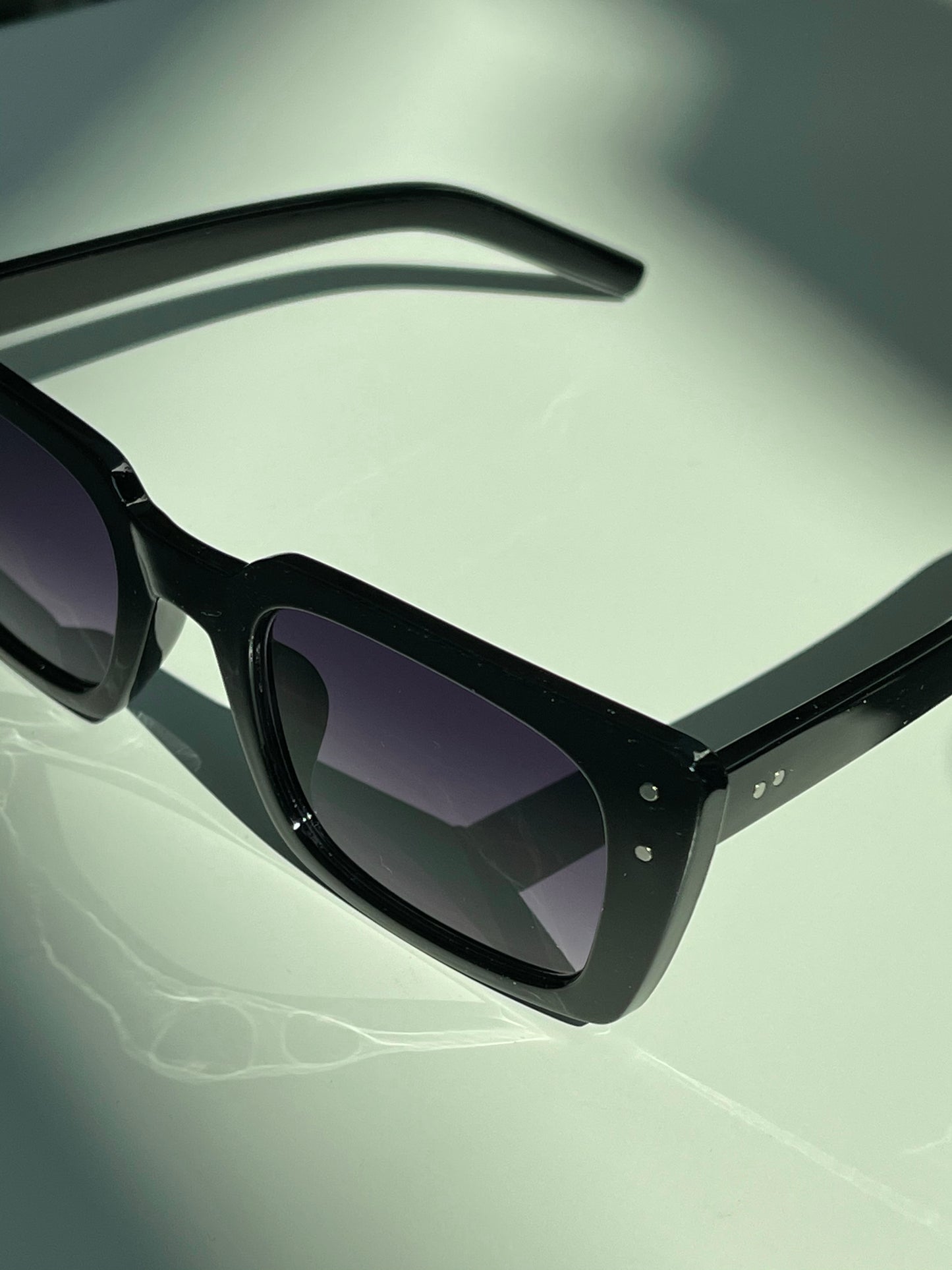 Courtney Shades In Gloss Black