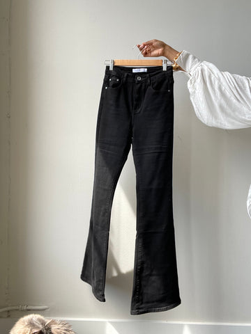 Taylor Classic Flare High Rise Jean In Black