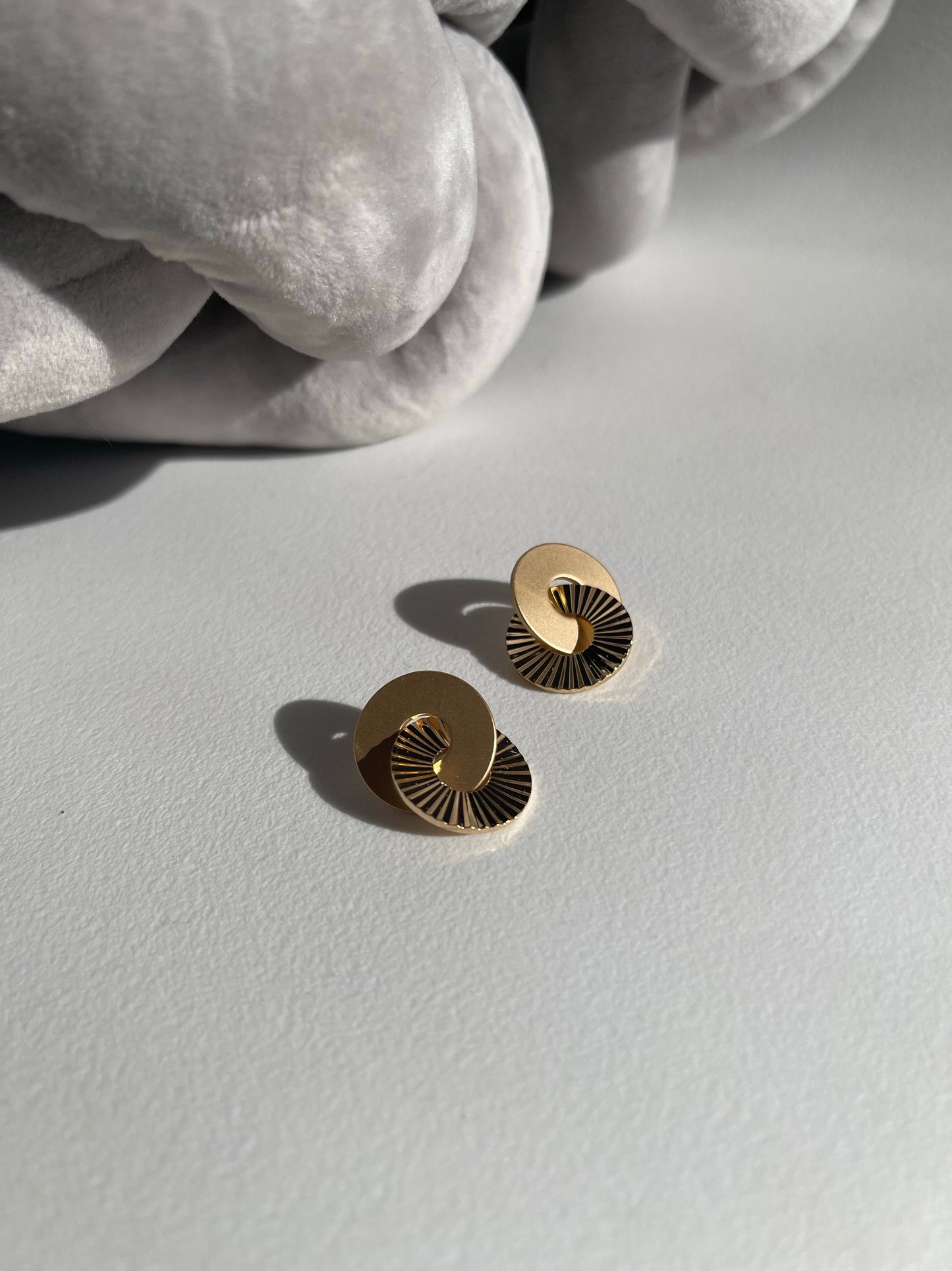Trinity Infinity Earring In Sunburst Gold