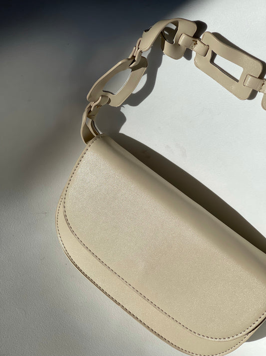 Lindsay Link Minj Saddle Bag In Taupe