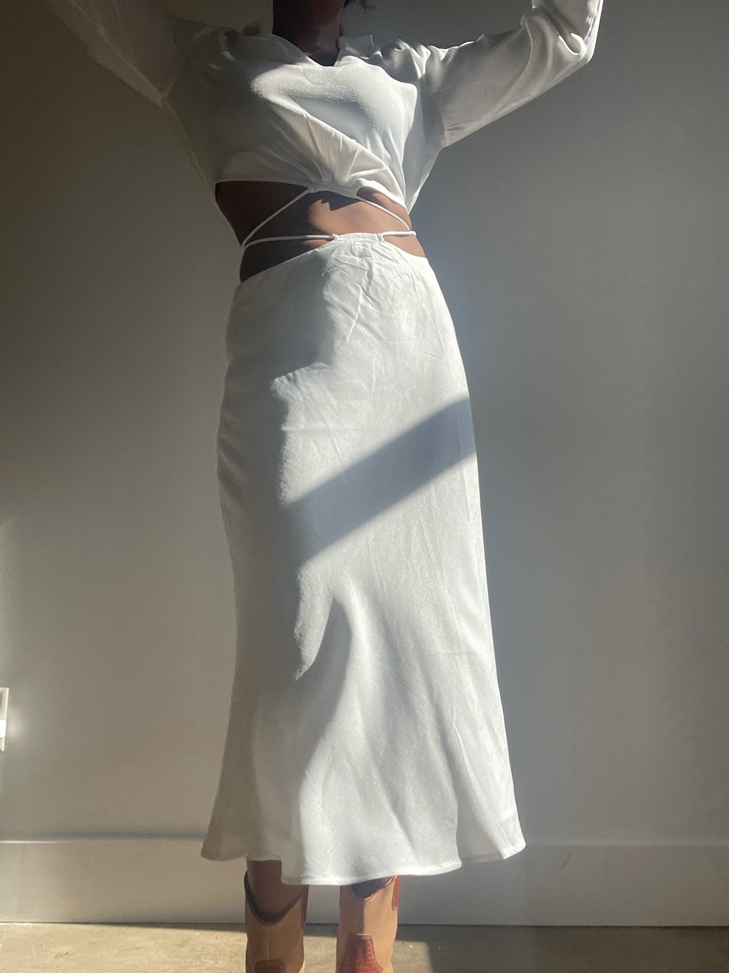 Ivy Linen Soft Midi Tie Skirt In White
