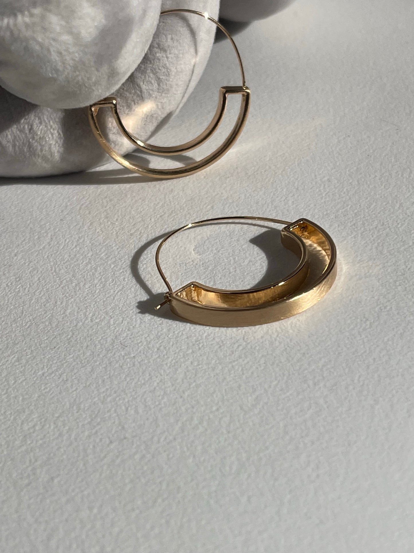 Geo Arch Hoop Earring In Matte Gold