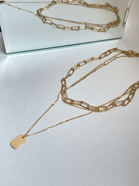 Donna Tri Layered Tag Drop Chain Necklace In Gold