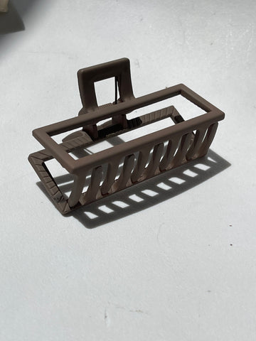 Bawi Geo Claw Clip In Matte Brown