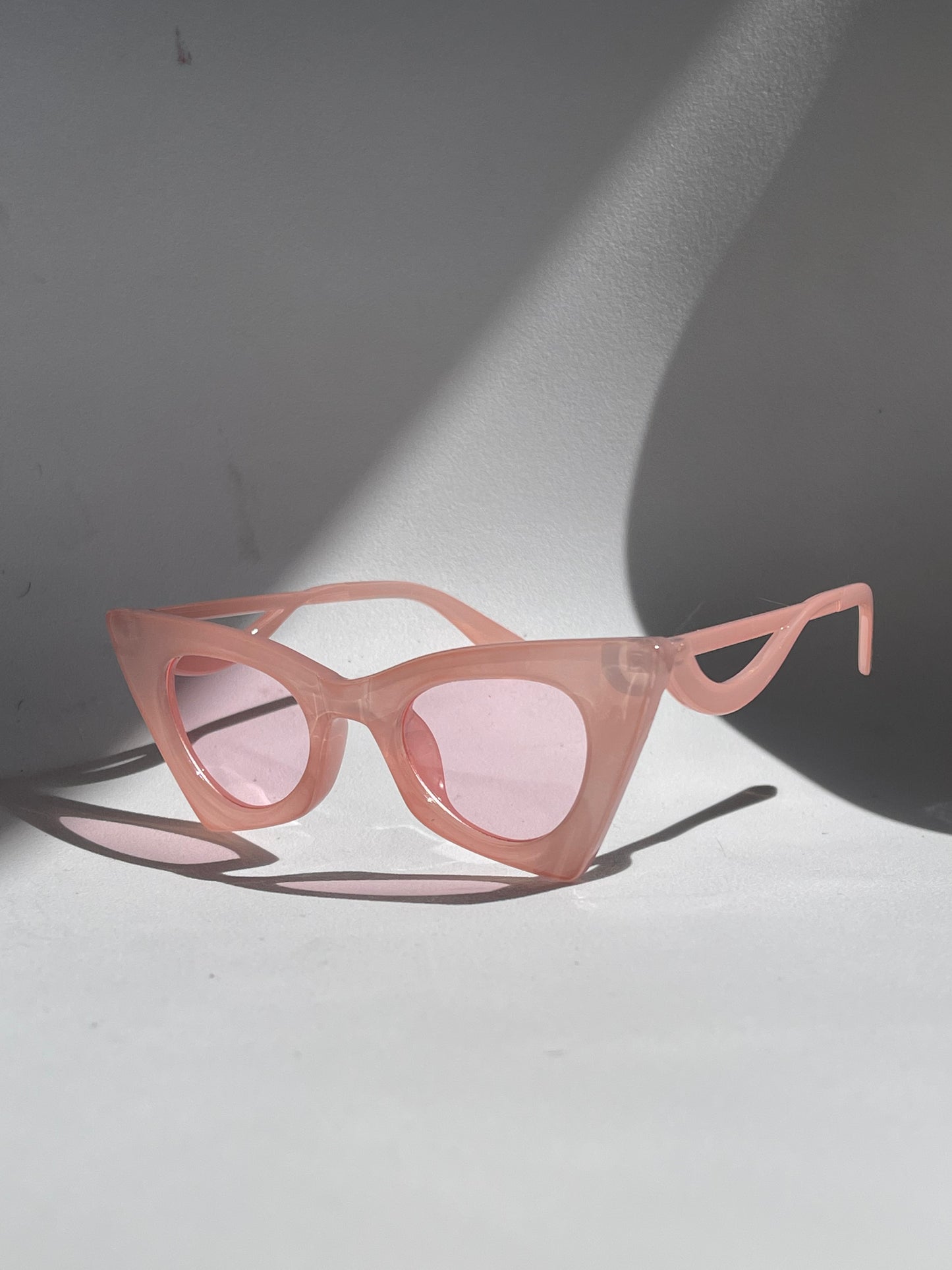 Gia Angled Cat-Eye Sunglasses In Soft Pink