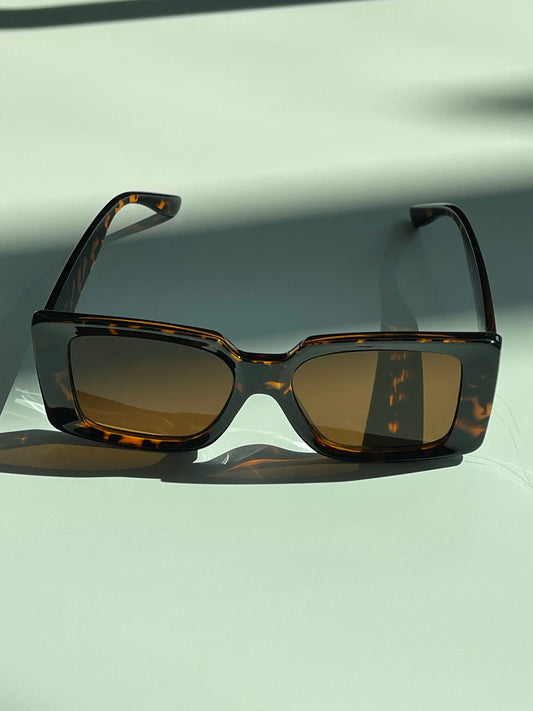 Tegan 70s Style Box Frame Sunglasses In Tortoise