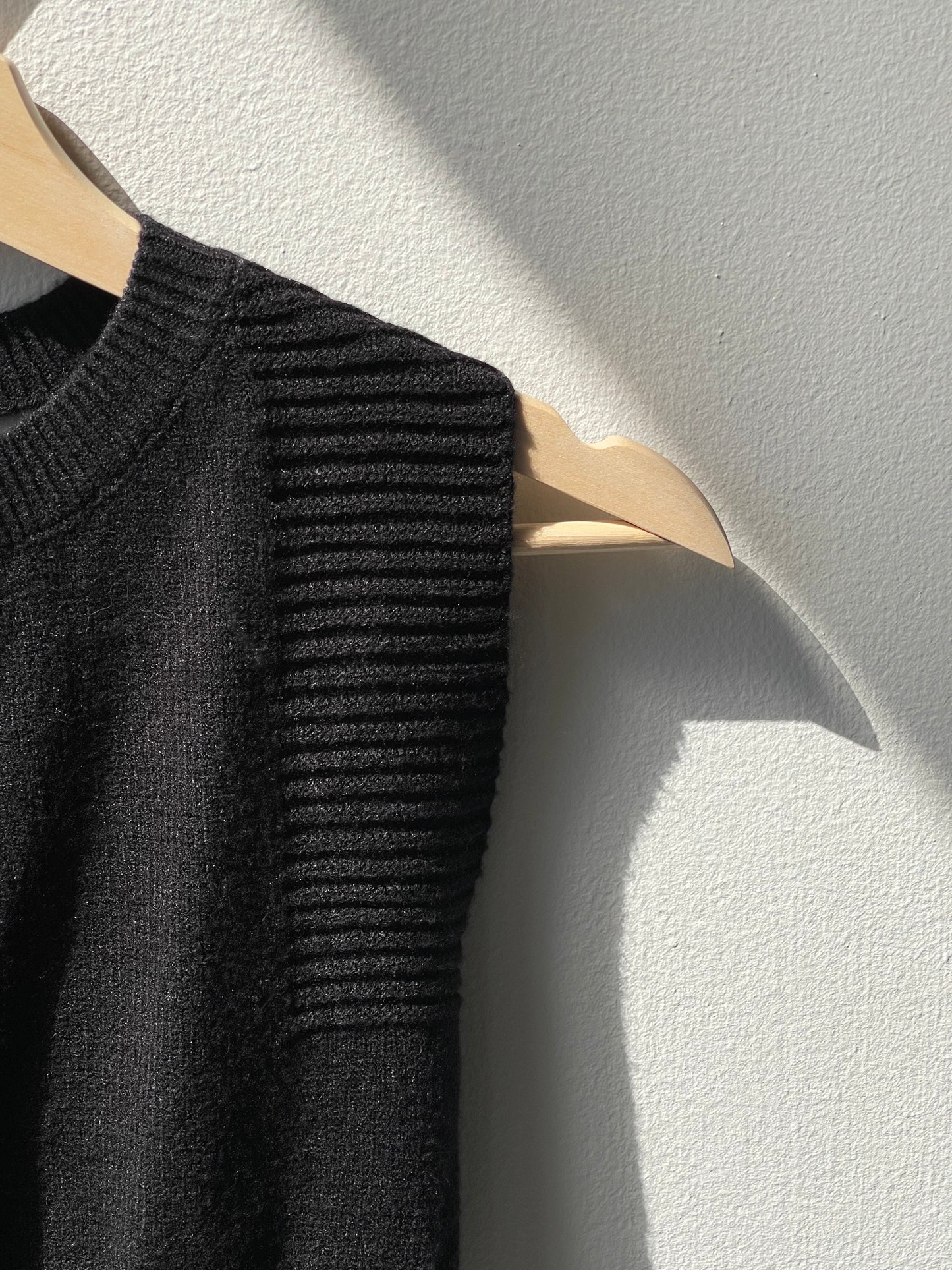 Chelsea Open Back Cropped Sweater Vest In Black