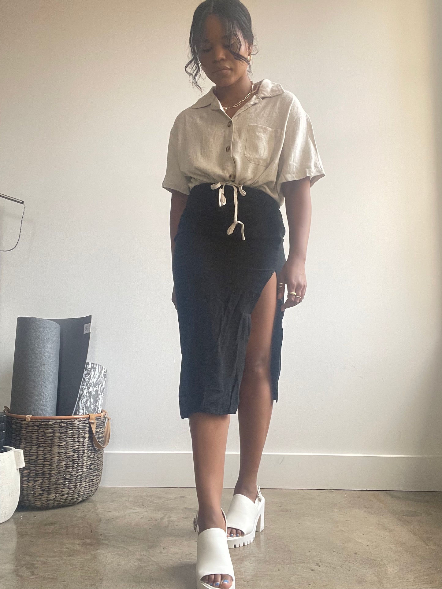 London Cotton Linen Midi Skirt In Black