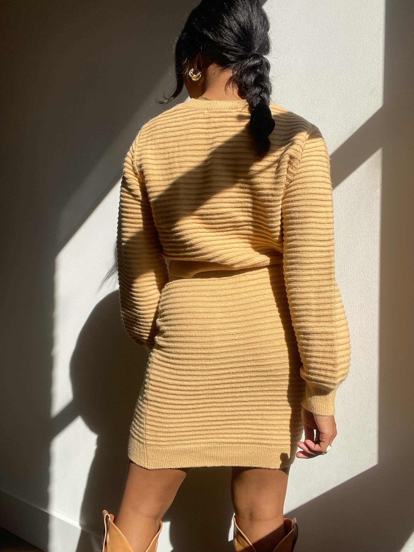 Tallulah Balloon Sleeve Cropped Sweater In Tan