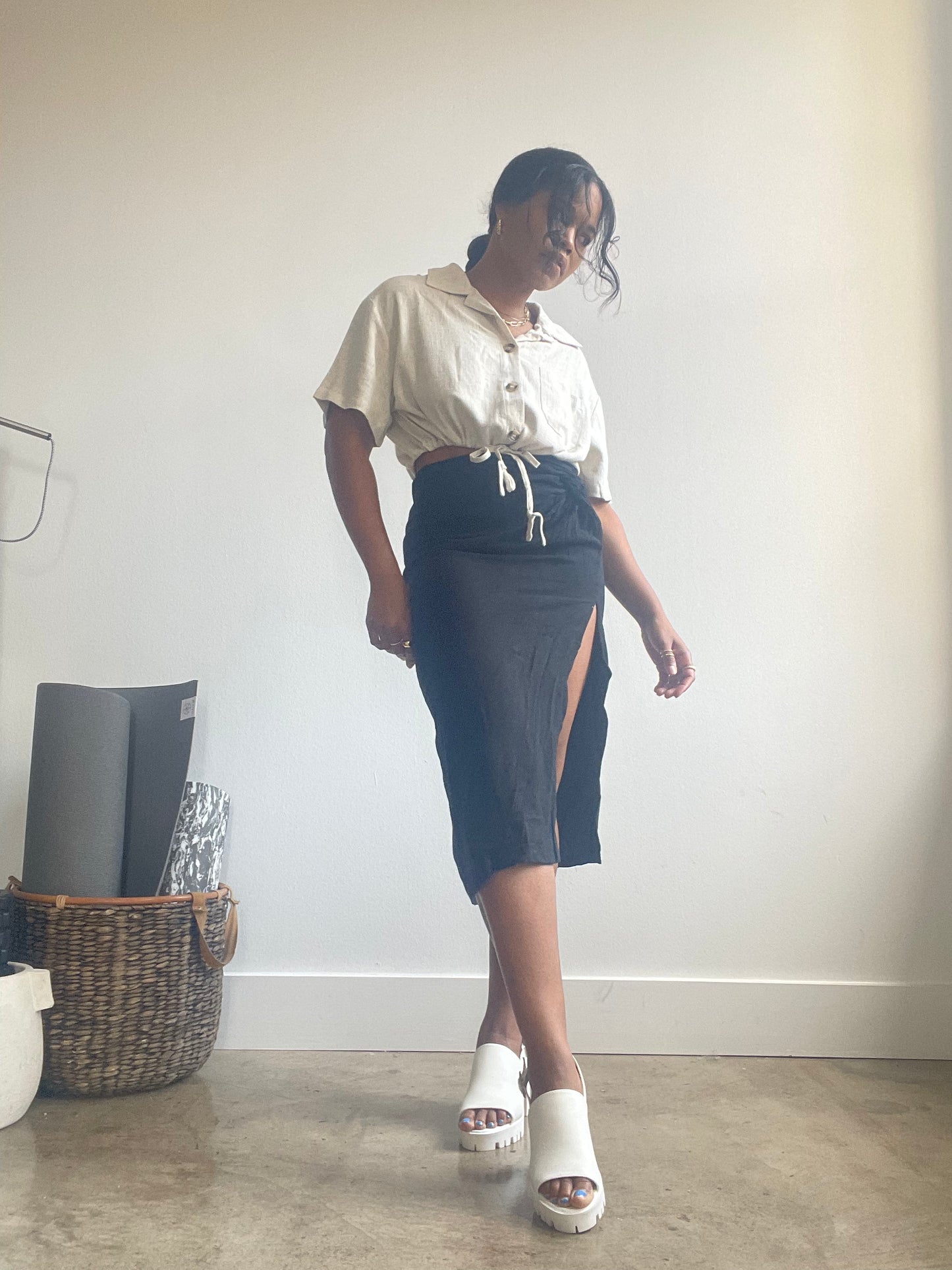 London Cotton Linen Midi Skirt In Black