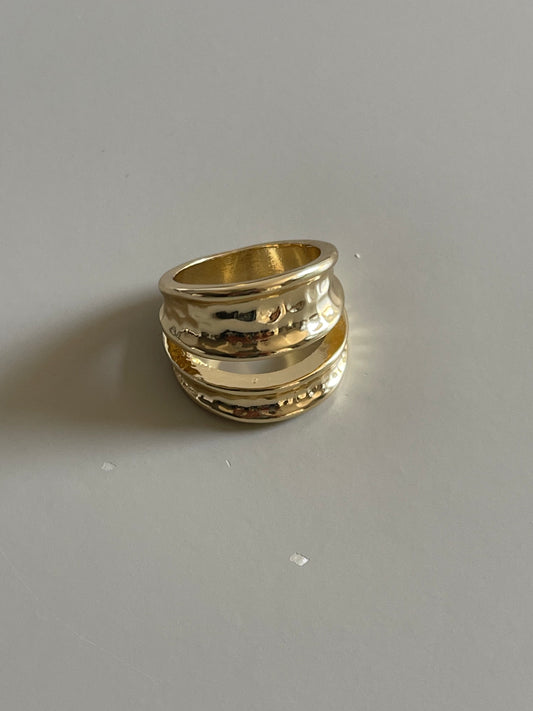 Tracy Ripple & Hammered Statement Ring In Gold