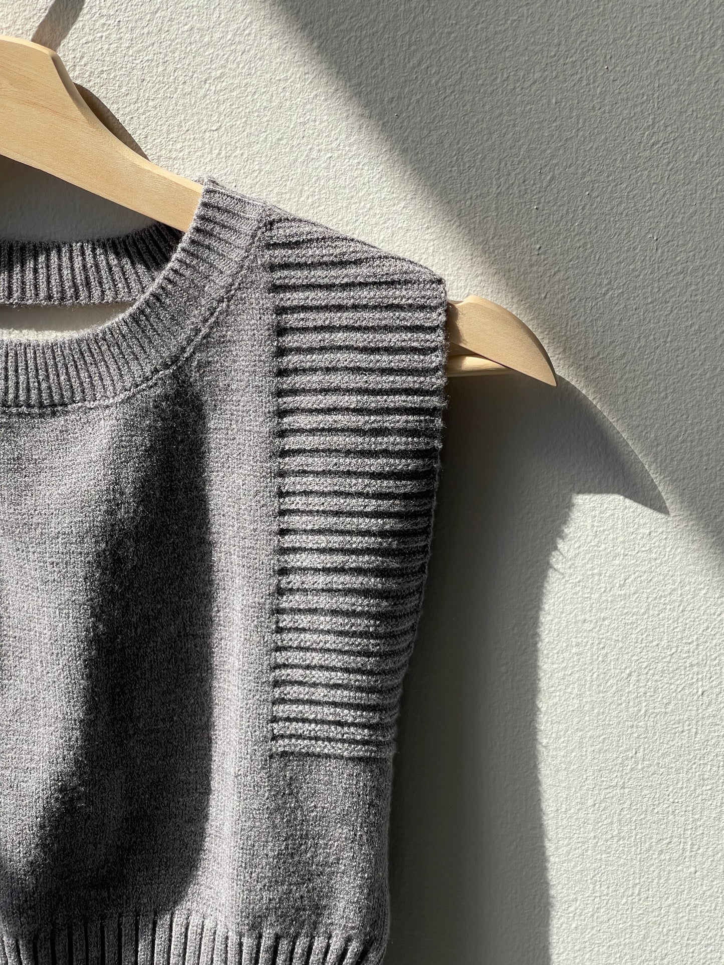 Chelsea Open Back Cropped Sweater Vest In Grey