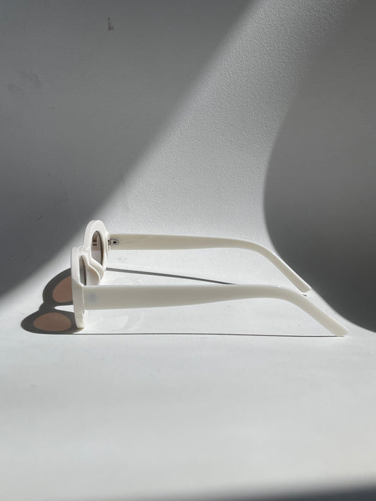 Sabrina Retro Oval Sunglasses In White