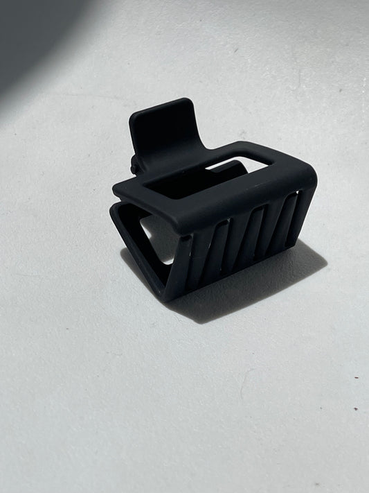 Merideth Mid Size Square Matte Claw Clip In Black