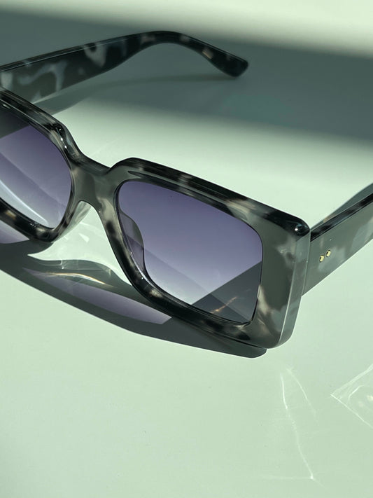 Tegan 70s Style Box Frame Sunglasses In White Tortoise