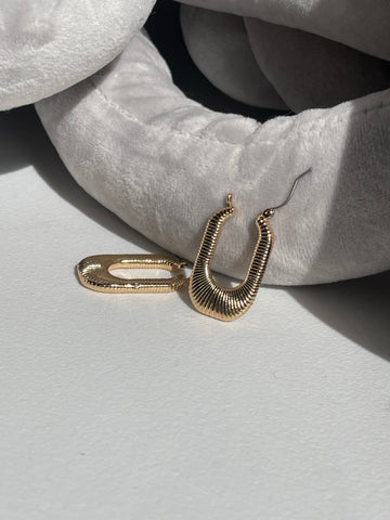 Versailles Ribbed Royal Hug Hoop Earring In Gold