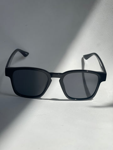 Darcy Classic Square Sunglasses In Black