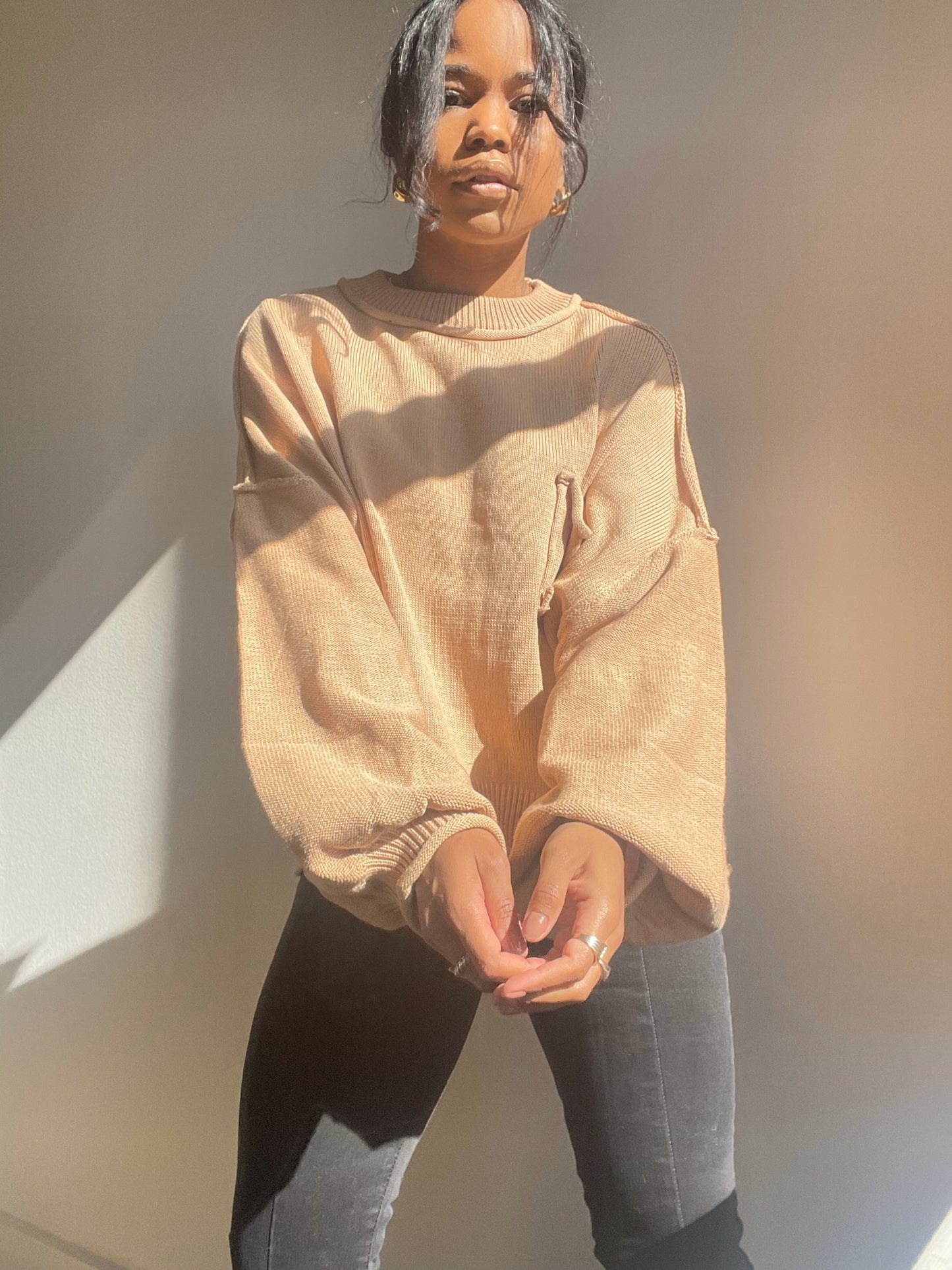Charlie Cropped Single Pocket Sweater In Dust Taupe