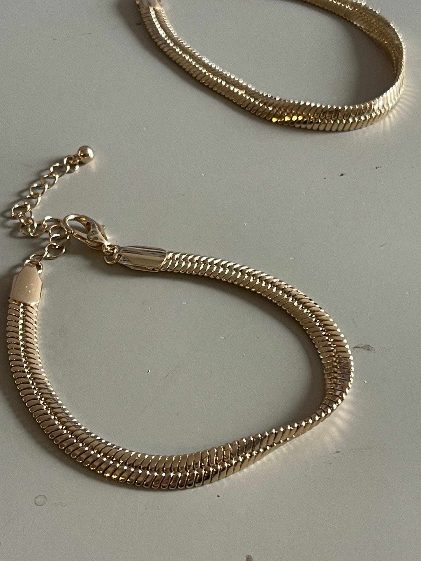 Flat Crum Snake Chain Bracelet Set In Gold