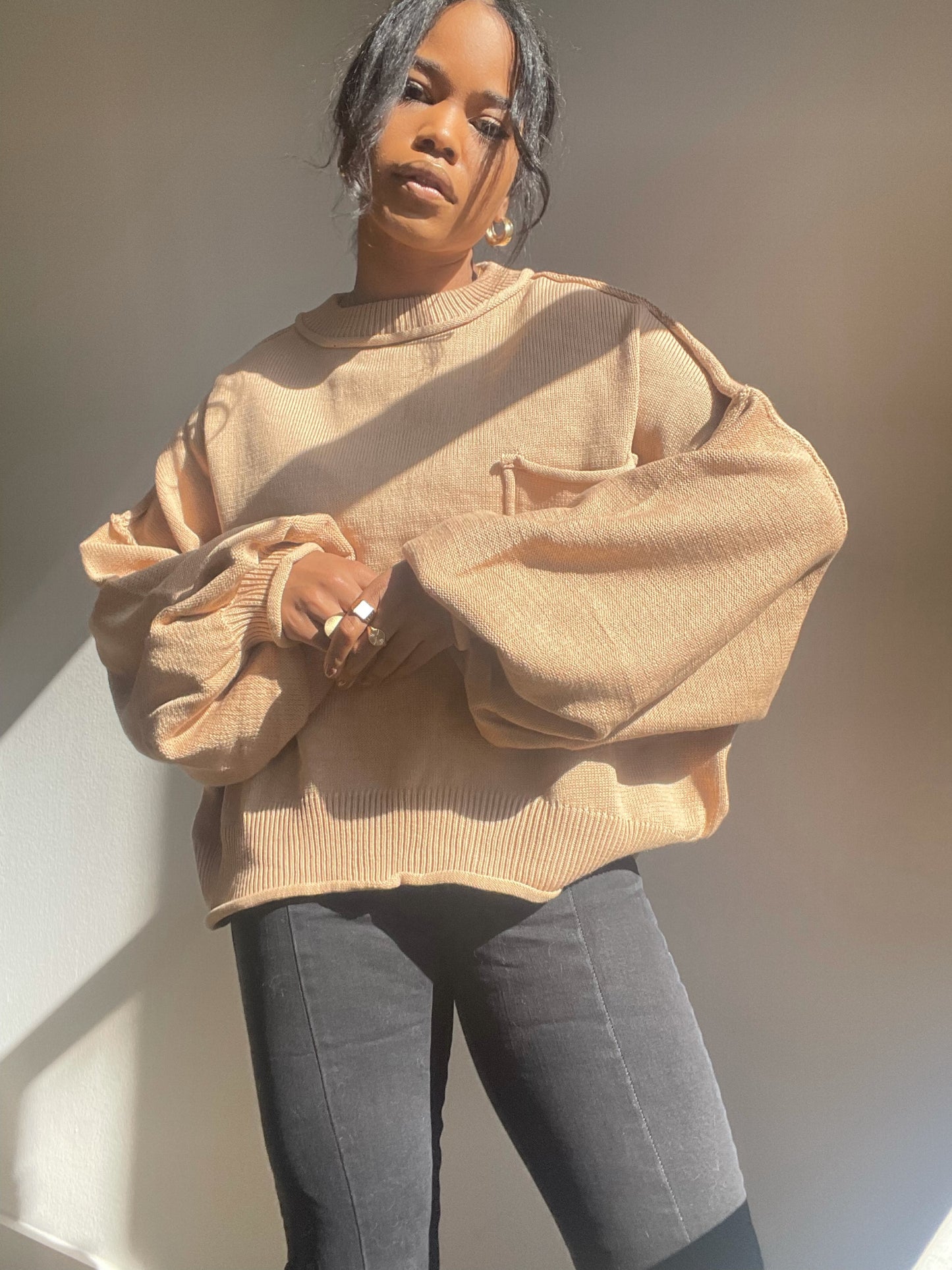 Charlie Cropped Single Pocket Sweater In Dust Taupe
