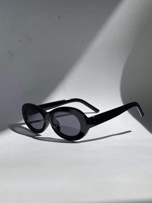 Sabrina Retro Oval Sunglasses In Jet Black