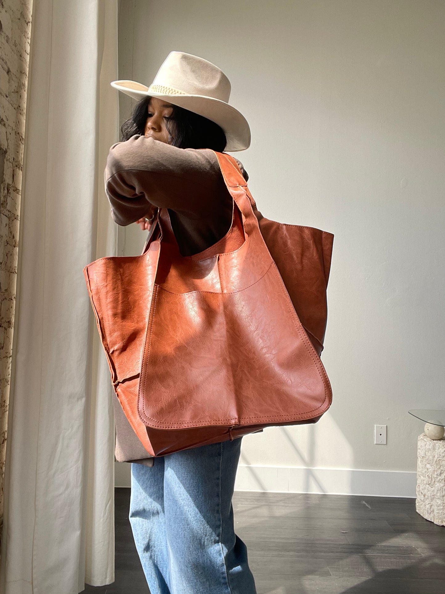 Keenan Tote Bag In Carmel Sun