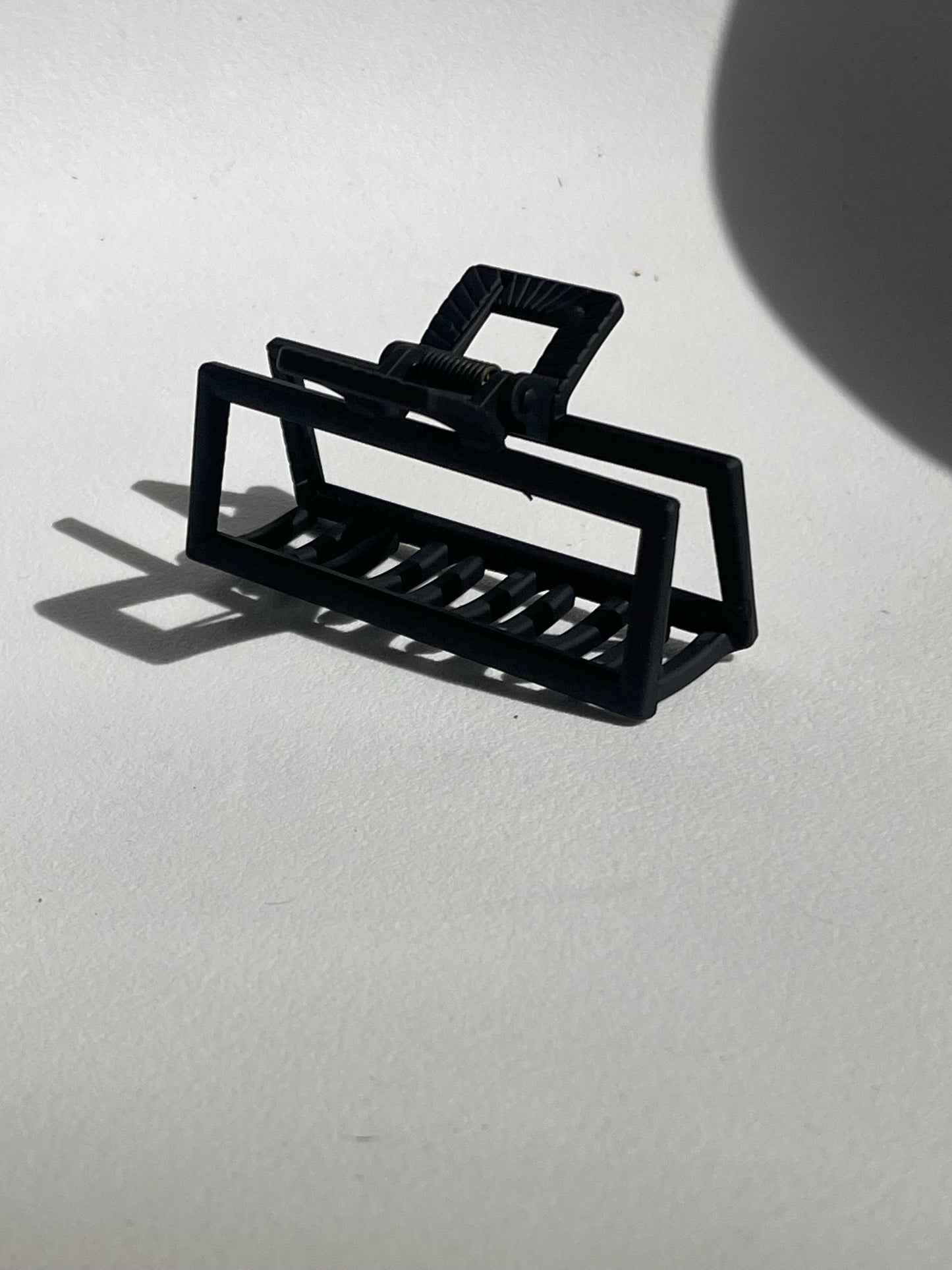 Bawi Geo Claw Clip In Matte Black