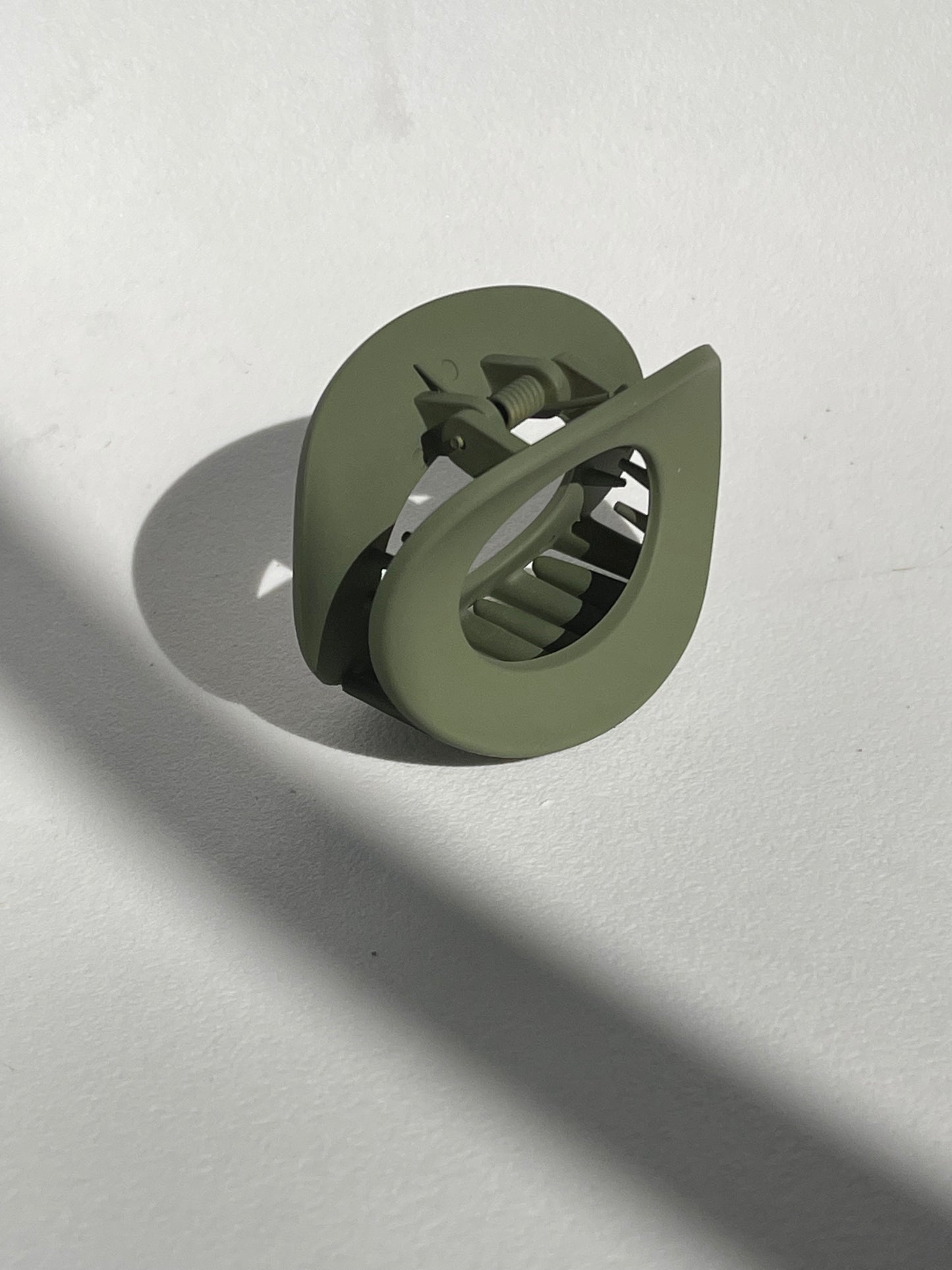 Sagan Geo Hair Claw Clip In Olive
