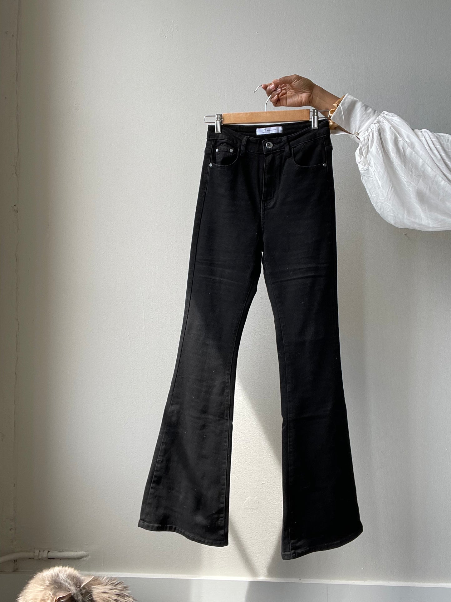 Taylor Classic Flare High Rise Jean In Black