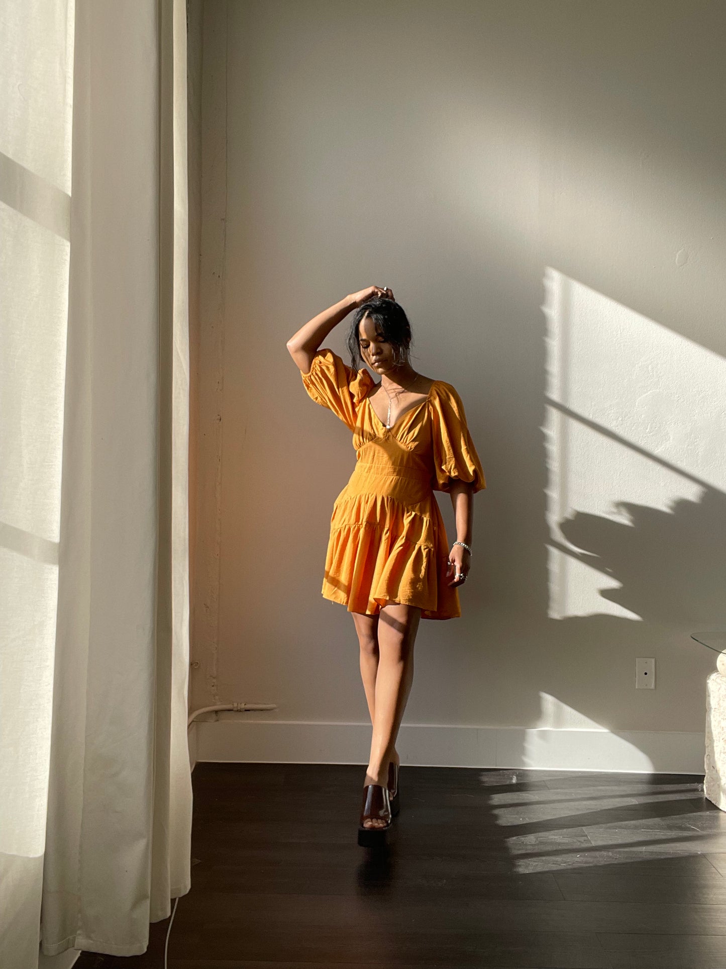 Guin Open Back 3/4 Balloon Sleeve Dress In Honey